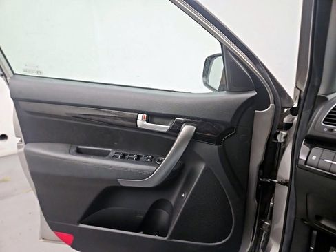 Used 2015 Kia Sorento LX image 7