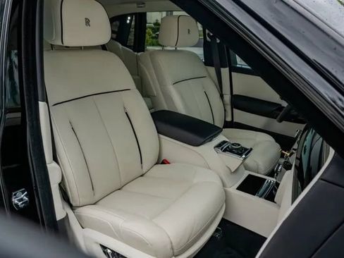 Used 2024 Rolls-Royce Phantom Sedan image 12