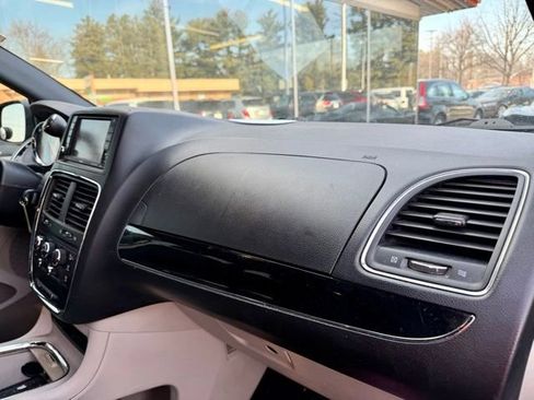 Used 2017 Dodge Grand Caravan SXT image 24