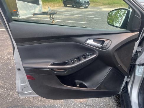 Used 2018 Ford Focus SEL FWD image 9
