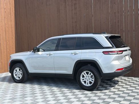 Used 2023 Jeep Grand Cherokee Laredo RWD image 14