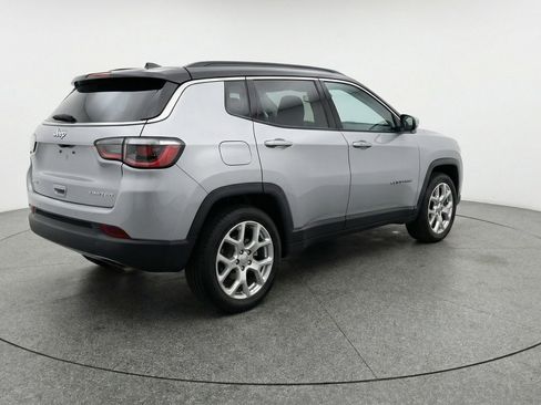 Used 2025 Jeep Compass Limited image 9