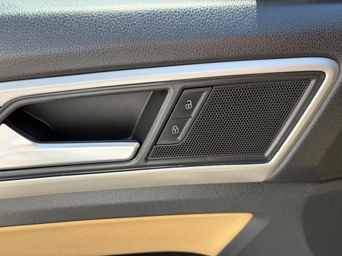 Used 2020 Volkswagen Atlas Cross Sport SE w/ Panoramic Sunroof Package AWD/4WD image 12
