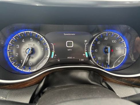 Used 2023 Chrysler Pacifica Limited FWD image 29