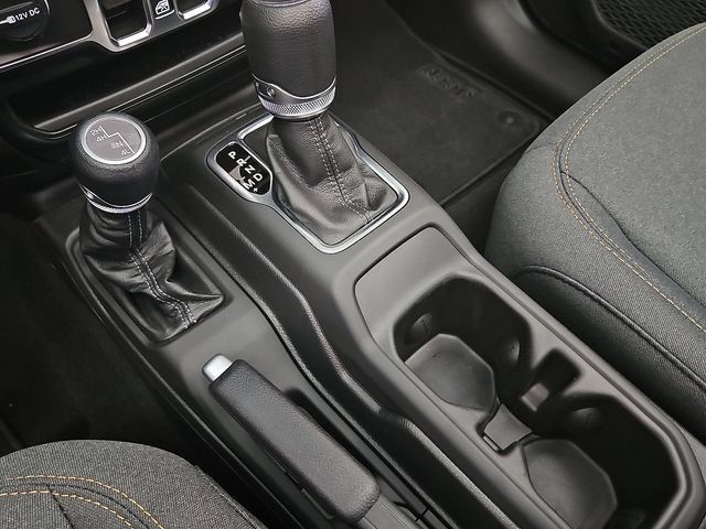 New 2025 Jeep Wrangler Unlimited Sahara w/ Technology Group AWD/4WD image 20