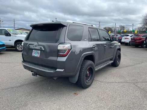Used 2018 Toyota 4Runner SR5 Premium AWD/4WD image 3