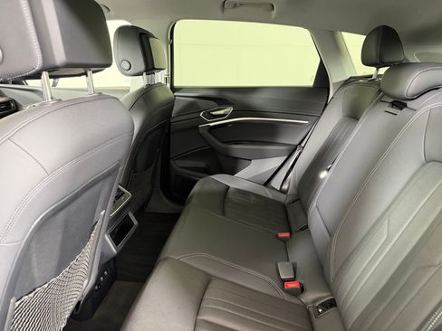 Used 2021 Audi e-tron Premium Plus w/ Premium Plus Package image 22