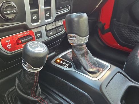 Used 2018 Jeep Wrangler Rubicon AWD/4WD image 17