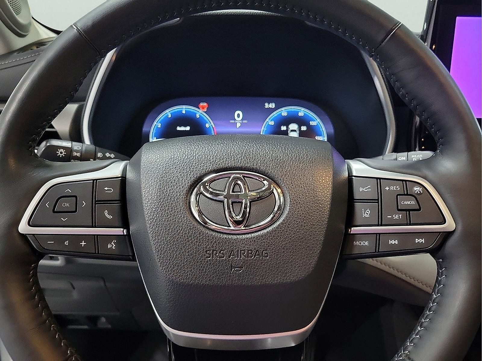 Used 2023 Toyota Highlander Limited FWD image 17