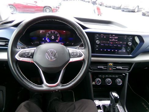 Used 2023 Volkswagen Taos SE image 16