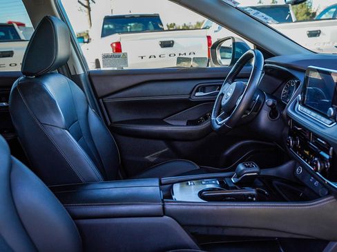 Used 2023 Nissan Rogue SL image 17