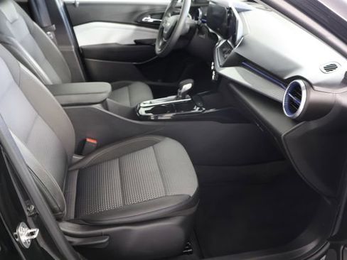 Used 2024 Chevrolet Trax LT image 22