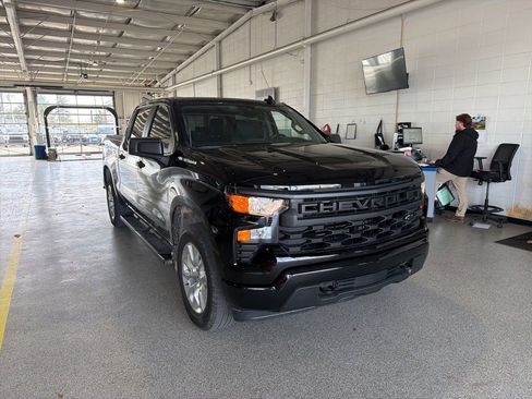 Used 2024 Chevrolet Silverado 1500 Custom image 2