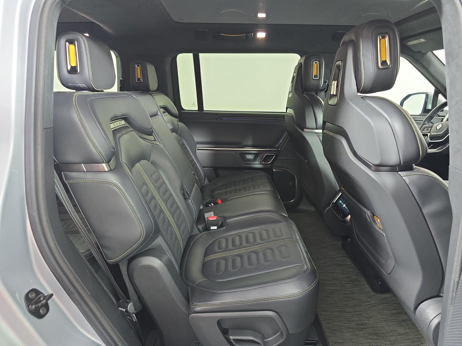 Used 2024 Rivian R1S Adventure Dual AWD/4WD image 23