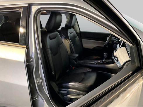 Used 2022 Jeep Compass Latitude w/ Sun and Sound Group AWD/4WD image 8