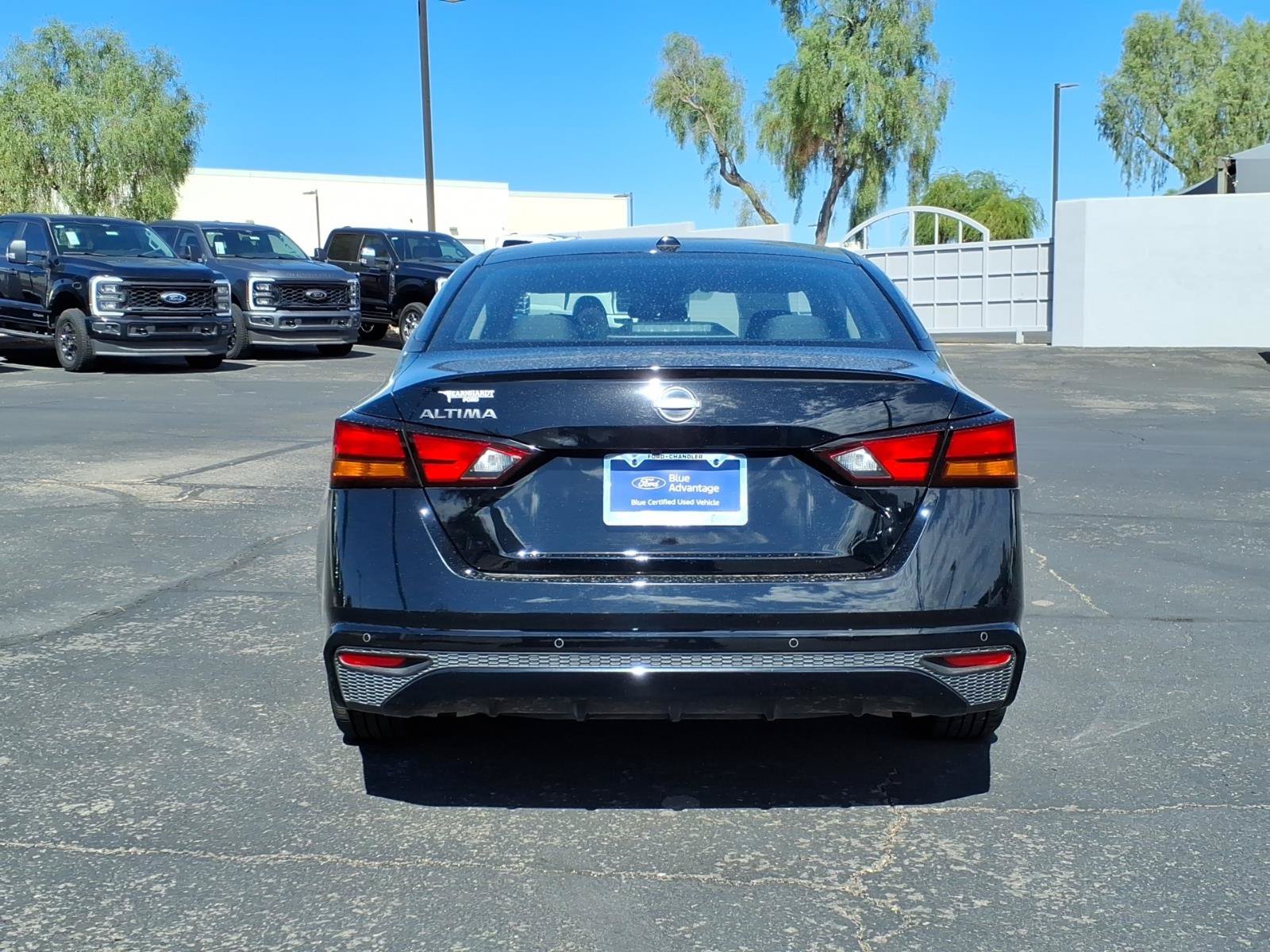 Used 2025 Nissan Altima 2.5 SV FWD image 4