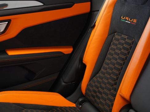 Used 2022 Lamborghini Urus AWD/4WD image 21