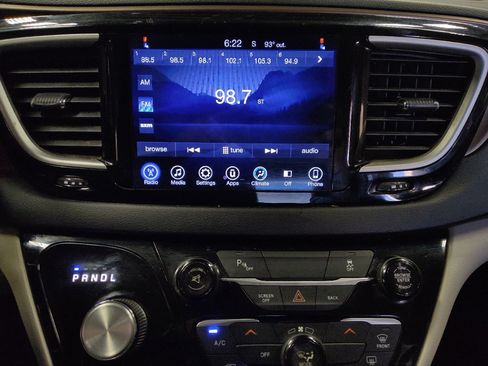 Used 2017 Chrysler Pacifica Touring FWD image 27