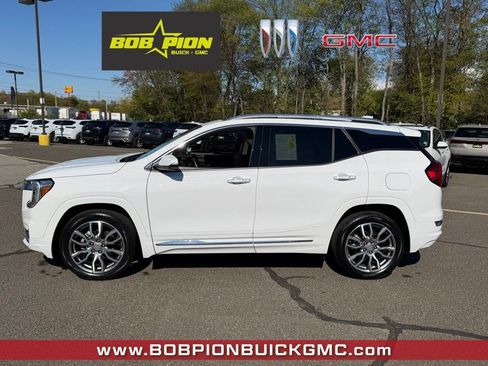 Used 2024 GMC Terrain Denali w/ Denali Premium Package AWD/4WD image 3