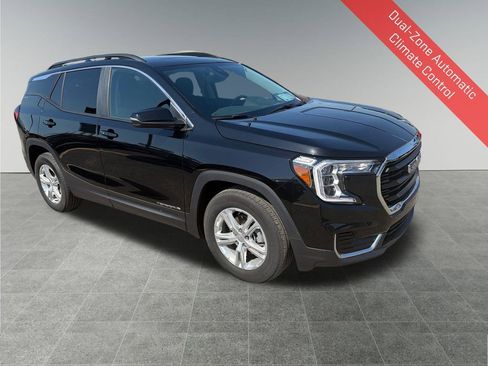 Used 2024 GMC Terrain SLE w/ Driver Convenience Package FWD image 9