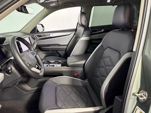 Used 2024 Volkswagen Atlas Peak Edition SE image 20