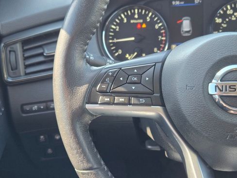 Used 2019 Nissan Rogue SL FWD image 40