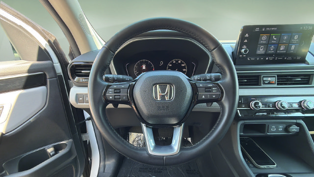 Used 2025 Honda Pilot EX-L image 12
