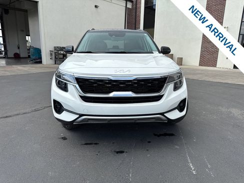 Used 2023 Kia Seltos S w/ Navigation Package AWD/4WD image 2