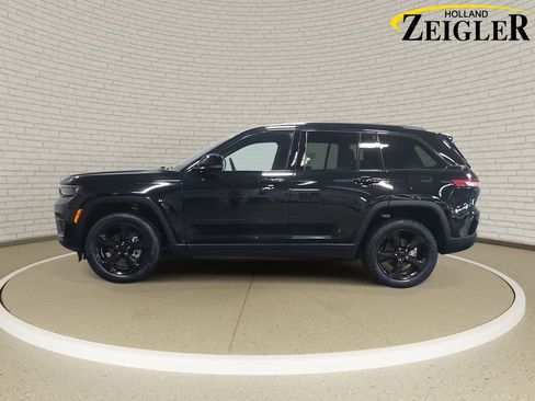 Used 2023 Jeep Grand Cherokee Altitude image 8