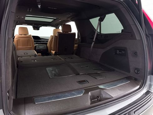 Used 2023 Cadillac Escalade ESV Premium Luxury w/ Performance Package AWD/4WD image 35