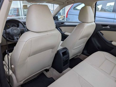 Used 2013 Volkswagen Jetta SE image 16