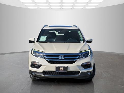 Used 2018 Honda Pilot Touring image 2