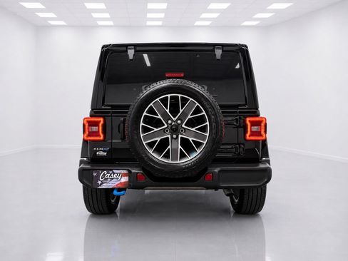Used 2023 Jeep Wrangler Unlimited Sahara w/ Cold Weather Group AWD/4WD image 12