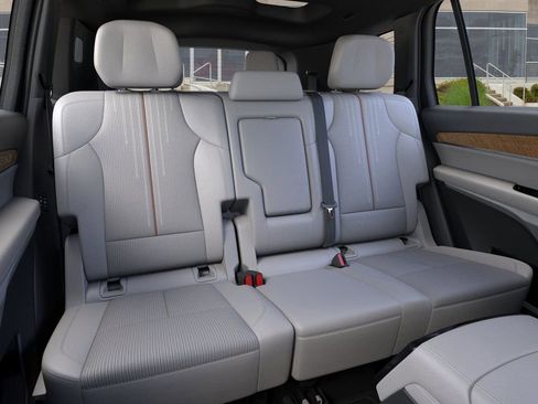 New 2026 Cadillac Vistiq Luxury image 17