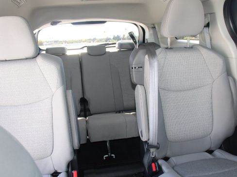 Certified 2024 Toyota Sienna LE AWD/4WD image 21