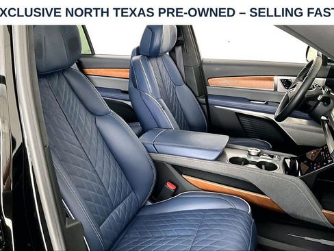 Used 2026 Cadillac Vistiq Premium Luxury w/ LPO, Floor Liner Package AWD/4WD image 11