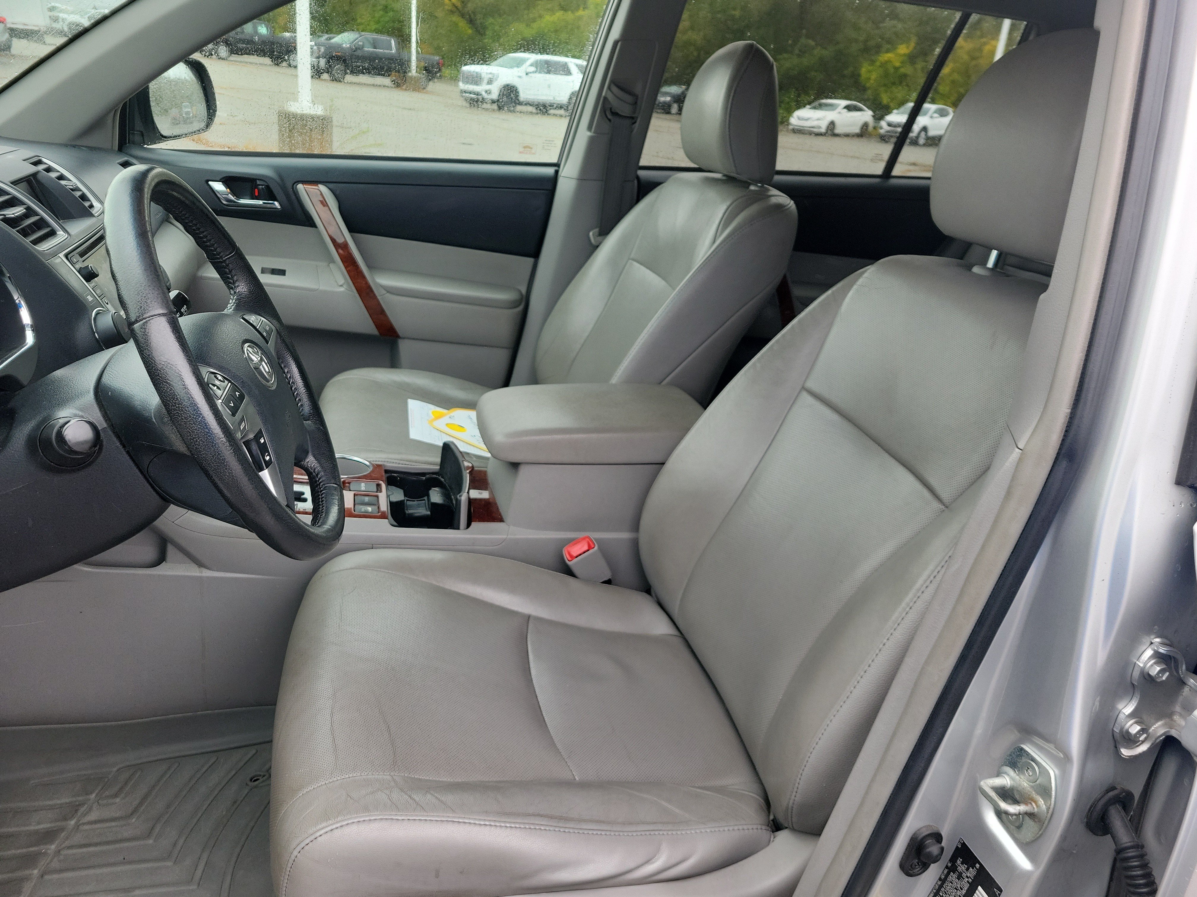 Used 2013 Toyota Highlander Limited AWD/4WD image 10