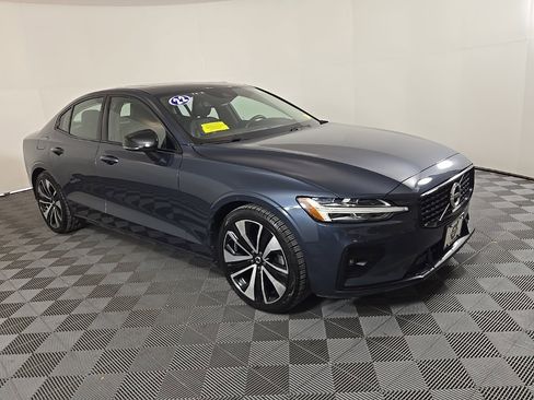 Certified 2022 Volvo S60 B5 Momentum w/ Premium Package image 5