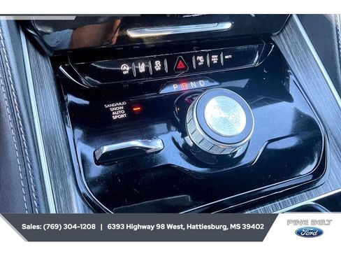 Used 2024 Jeep Wagoneer Series II w/ Flexible Seating Group AWD/4WD image 23