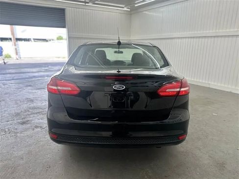 Used 2017 Ford Focus SE image 8