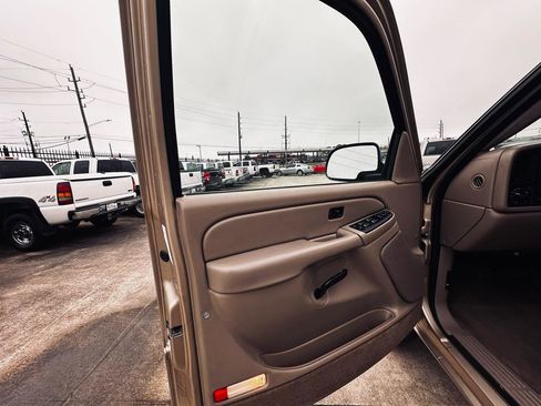 Used 2005 GMC Sierra 1500 SLE w/ Off-Road Package image 32