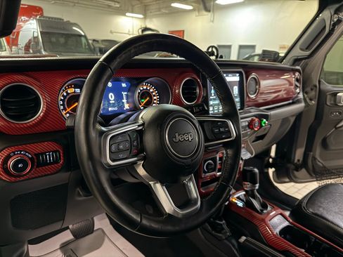 Used 2018 Jeep Wrangler Unlimited Sahara image 37