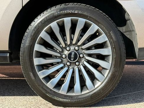Used 2019 Lincoln Navigator L Reserve AWD/4WD image 28