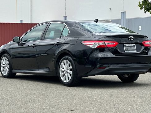 Used 2019 Toyota Camry LE FWD image 6