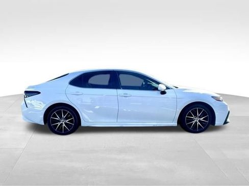 Used 2024 Toyota Camry SE w/ Convenience Package image 9