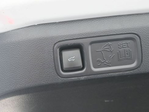 Used 2024 Ford Expedition XLT RWD image 32