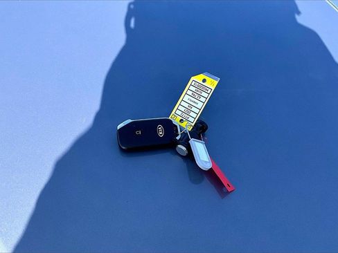 Used 2021 Kia Sorento S image 11