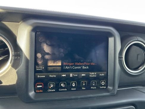 Used 2023 Jeep Wrangler Unlimited Sahara image 25