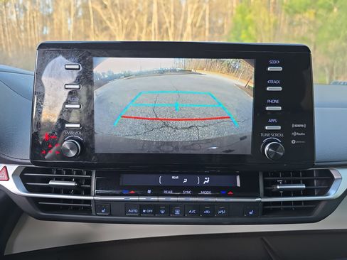 Used 2021 Toyota Sienna XLE image 22