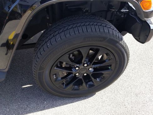 Used 2021 Jeep Wrangler Unlimited Sahara image 24